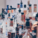 Ako vybrať alkohol: 70+ rozdelení, rád a tipov